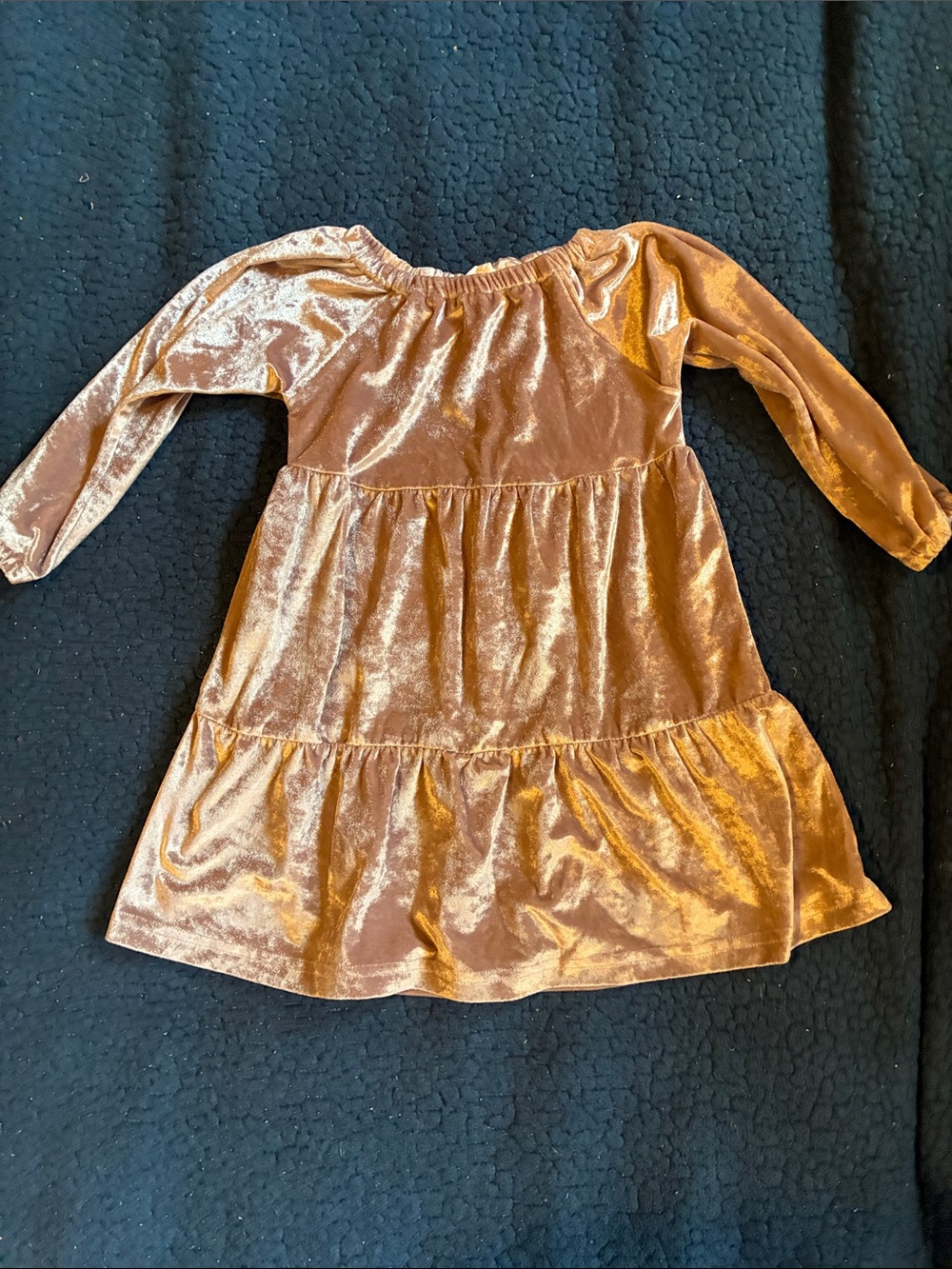 City mouse Girls Metallic Velvet Tiered Long-Sleeve Dress - Gold